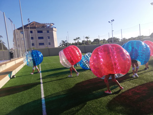 cumple original con bubble football