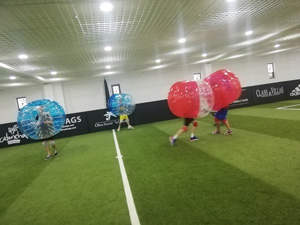 despedida de soltero en campo indoor